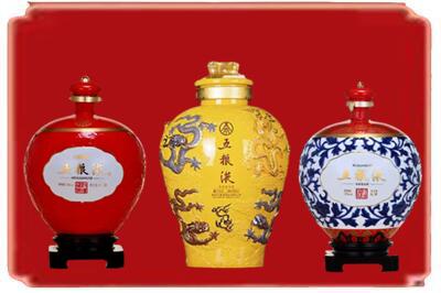 平凉市华亭烟酒回收五粮液各种摆件.jpg